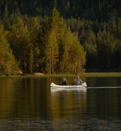 Canoeing on Lake Ljusnan near the guesthouse at InnerTrail Sweden