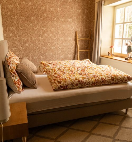 Een slaapkamer van Friluft Sweden waar InnerTrail Sweden plaatsvindt.